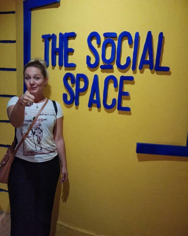 The Social Space Hostel ムンバイ エクステリア 写真